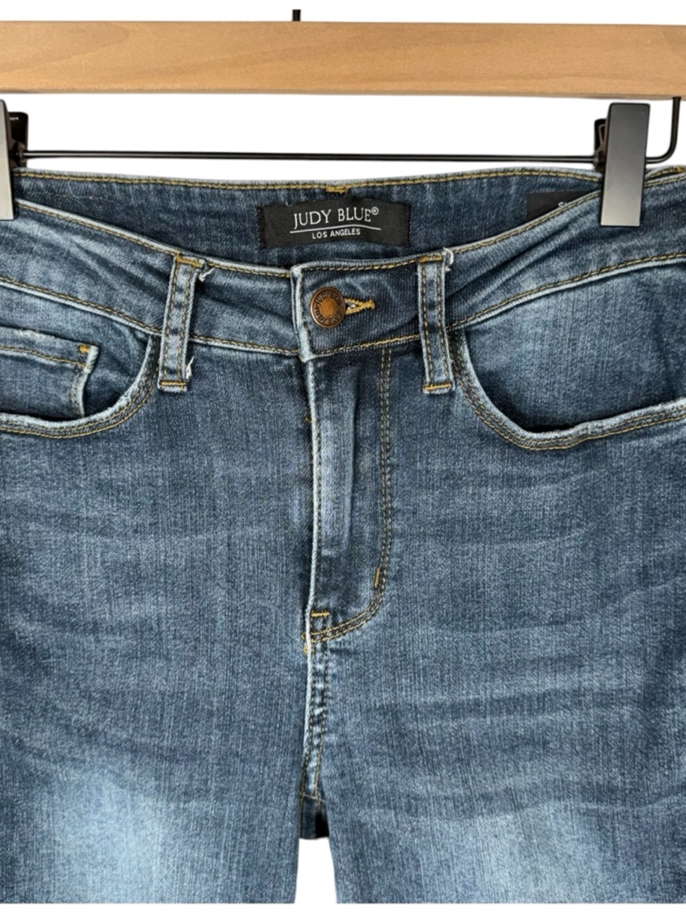 Judy Blue Medium Wash Skinny Fit Denim Jeans With Sharkbite Frayed Hem Size 3/26 - Picture 3 of 13